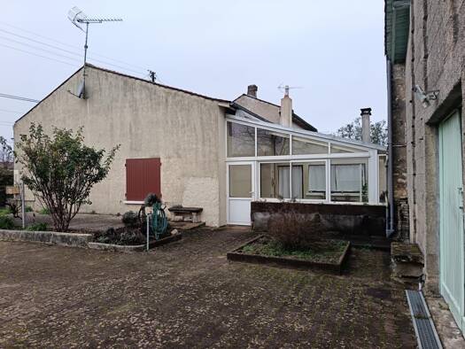 Maison de plain-pied à vendre 162 000 € 4 pièces 3 chambres 110 m² 563 m² de terrain Hôtel de Ville Cognac 16100