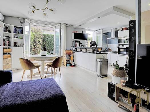 Duplex à vendre 275 000 € 4 pièces 3 chambres 82,7 m² Étage 1/2 Le Sud Vaulx-en-Velin 69120