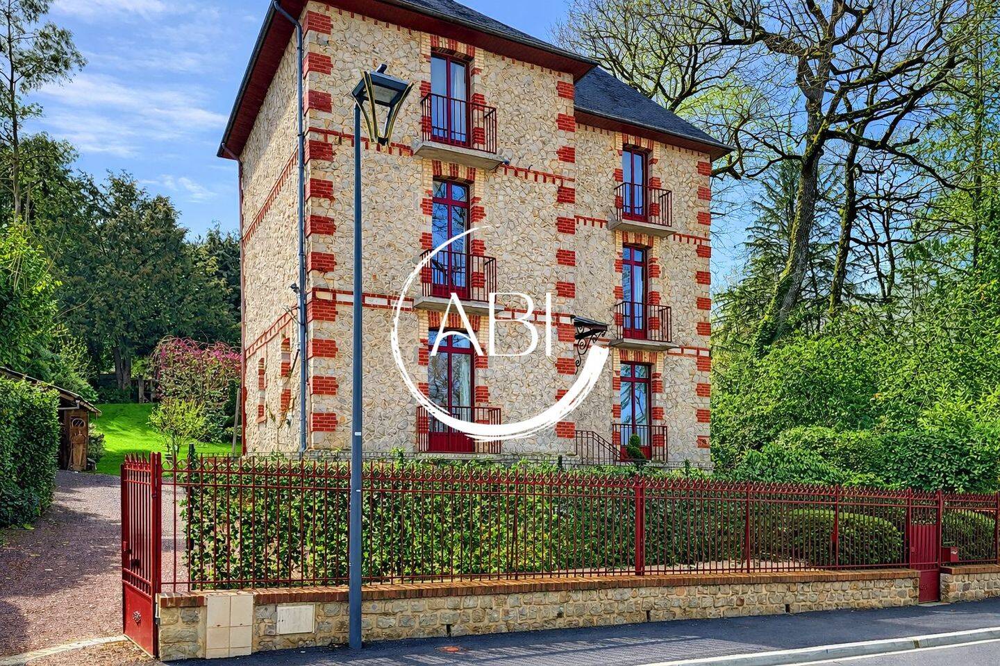 Maison 6 pièces 165 m² · à Bagnoles de l'Orne Normandie · 165 m² · 570 000 €