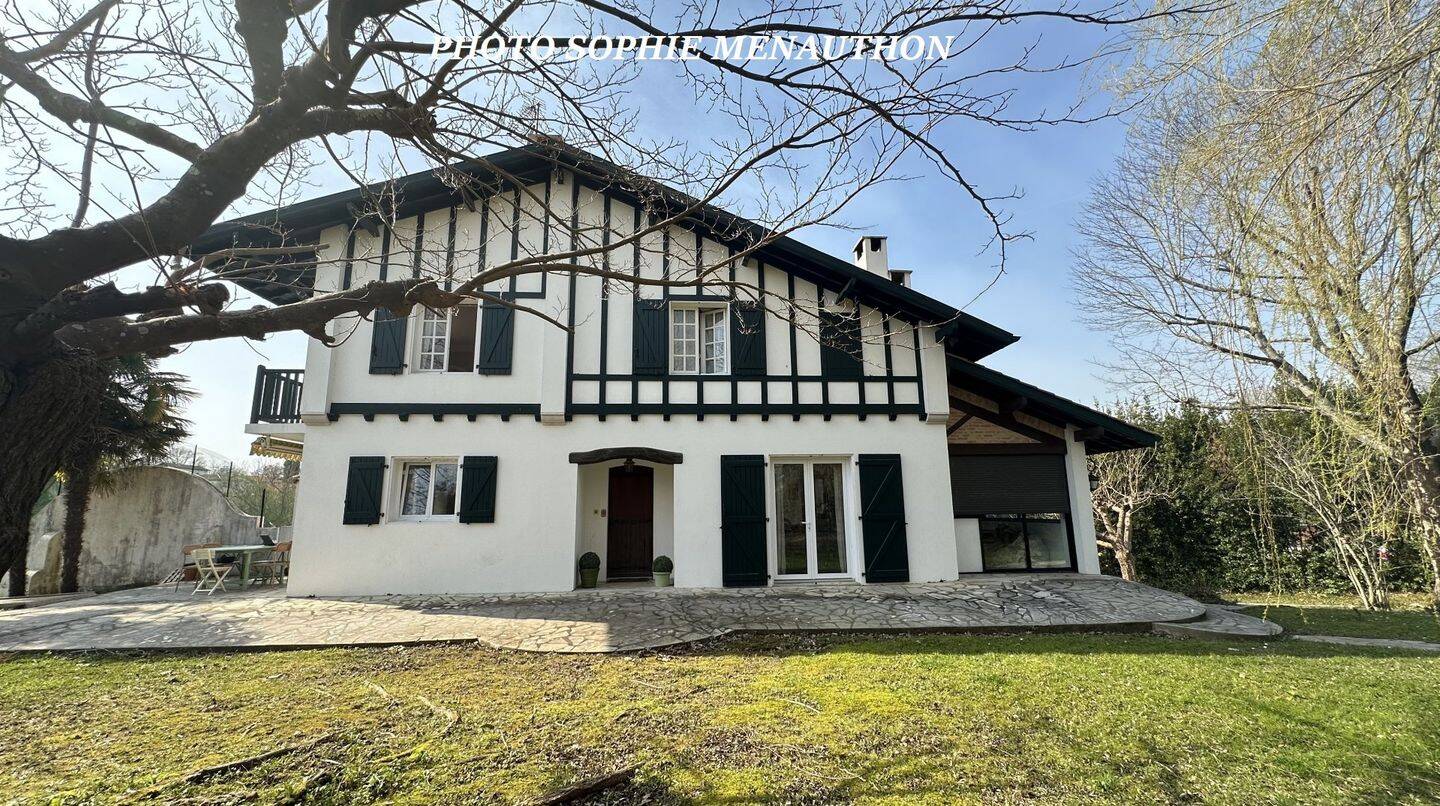 Maison 6 pièces 219 m² · à Urcuit · 219 m² · 819 000 €