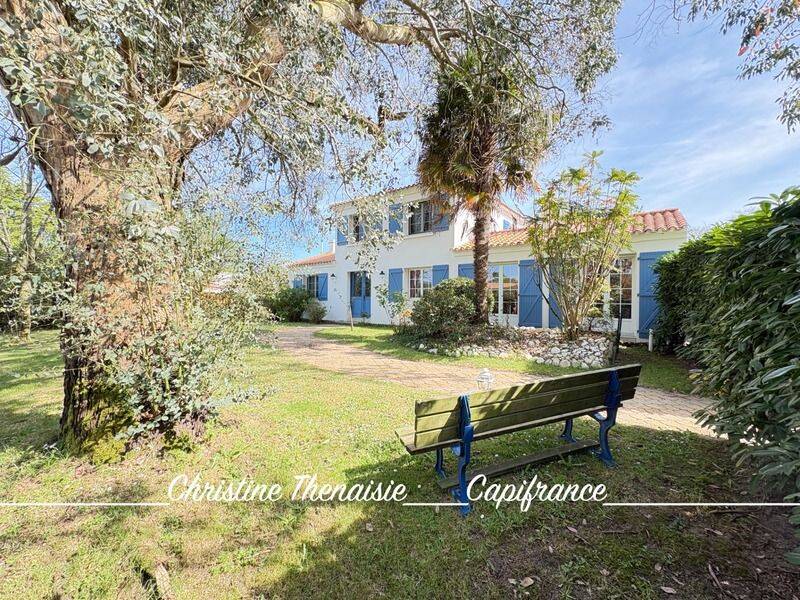 Maison 8 pièces 164 m² · à La Garnache · 164 m² · 469 980 €