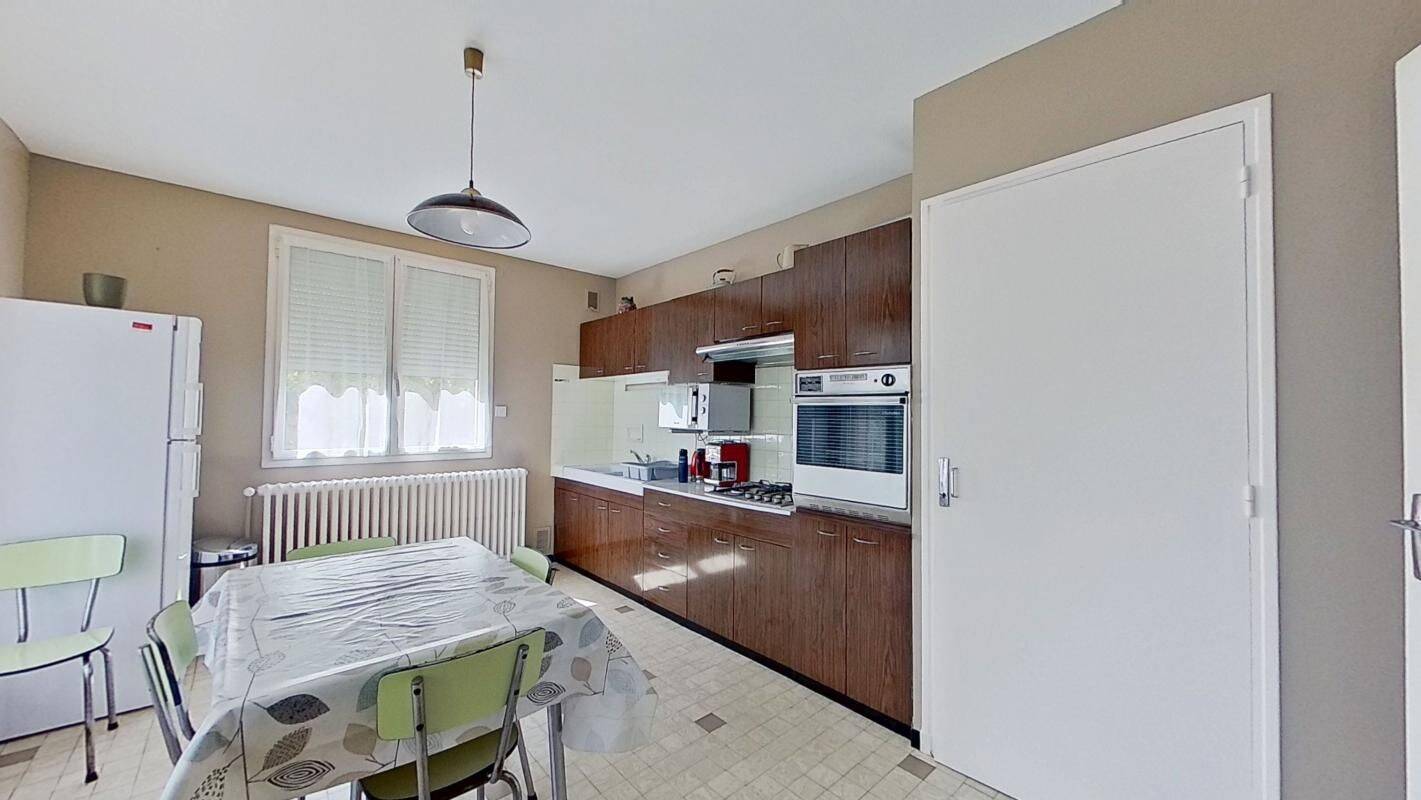 Maison 4 pièces 110 m² · à Charbonnières-les-Bains · 110 m² · 1 612 €