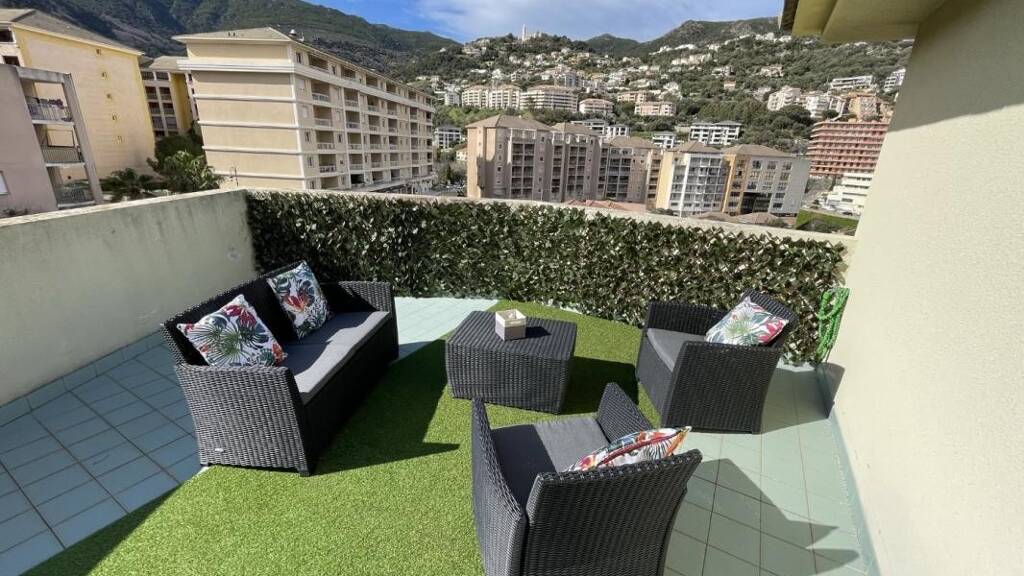 Appartement à louer 750 € 2 pièces 1 chambre 65 m² 3ème étage Nord-Fango Bastia 20200