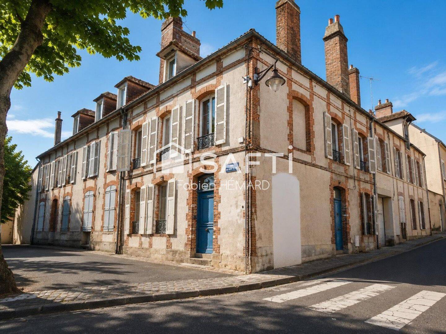 Maison 9 pièces 201 m² · à Sézanne · 201 m² · 150 000 €