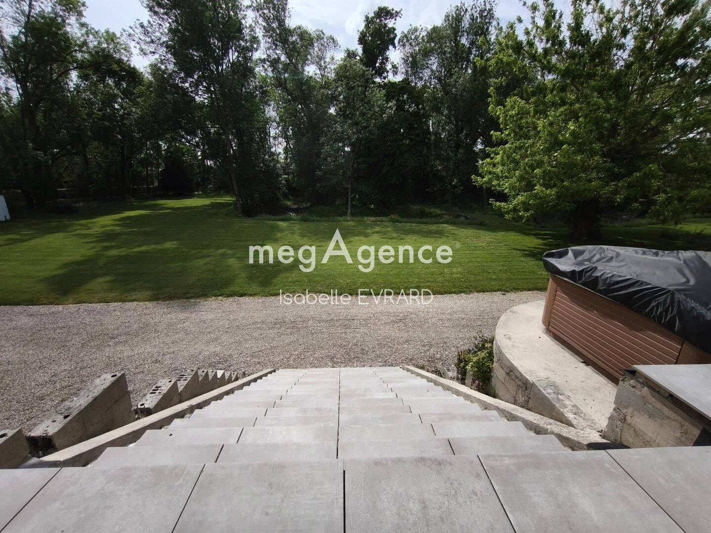 Maison 8 pièces 226 m² · à Esclavolles-Lurey · 226 m² · 349 000 €