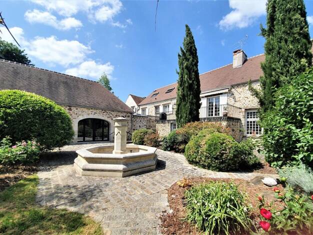 Demeure à vendre 985 000 € 8 pièces 6 chambres 443 m² 2 225 m² de terrain Leclerc-Centre Ouest Brie-Comte-Robert 77170