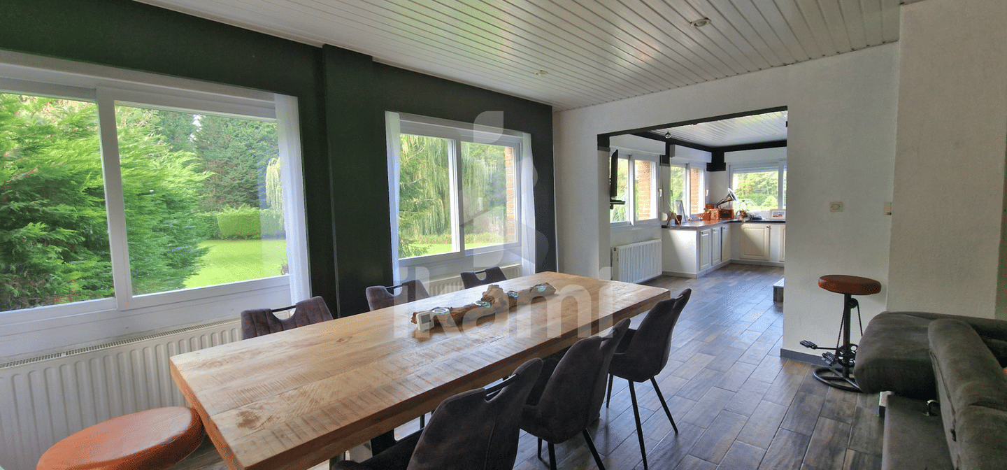 Maison 8 pièces 227 m² · à Sebourg · 227 m² · 425 000 €