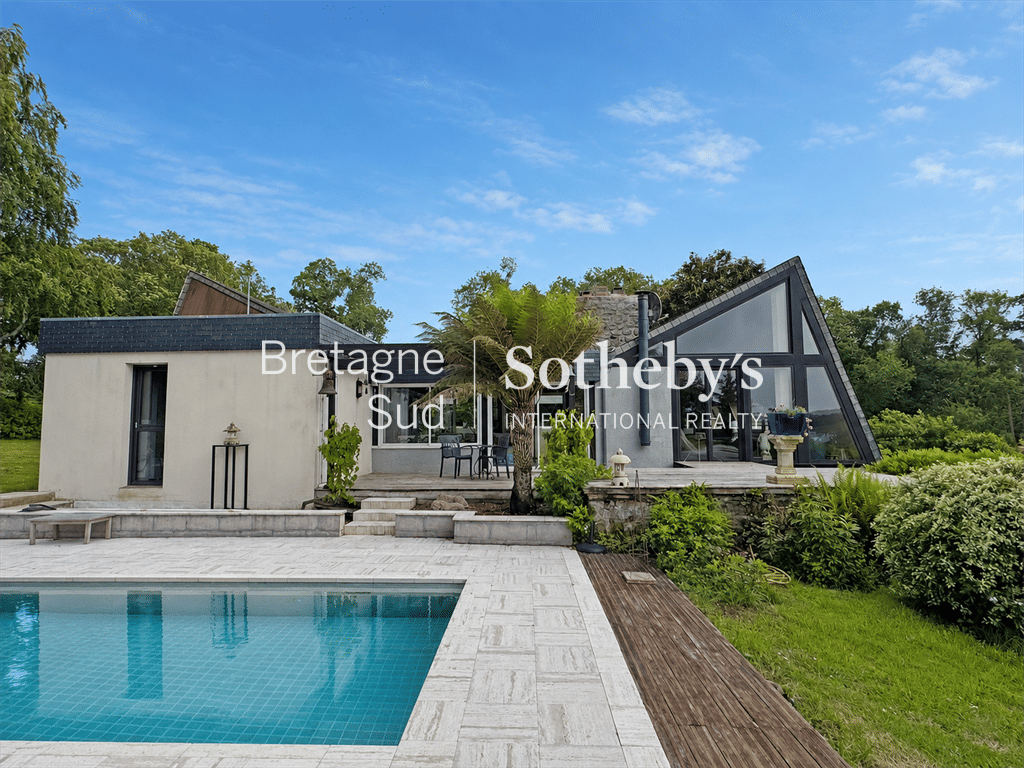 Maison 10 pièces 200 m² · à Plomelin · 200 m² · 1 260 000 €