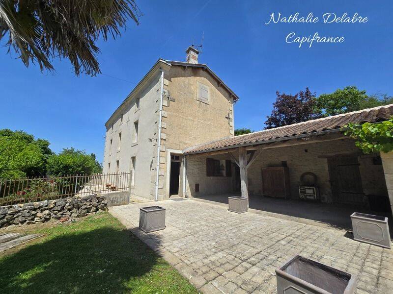 Maison 6 pièces 209 m² · à Nanteuil · 209 m² · 265 000 €