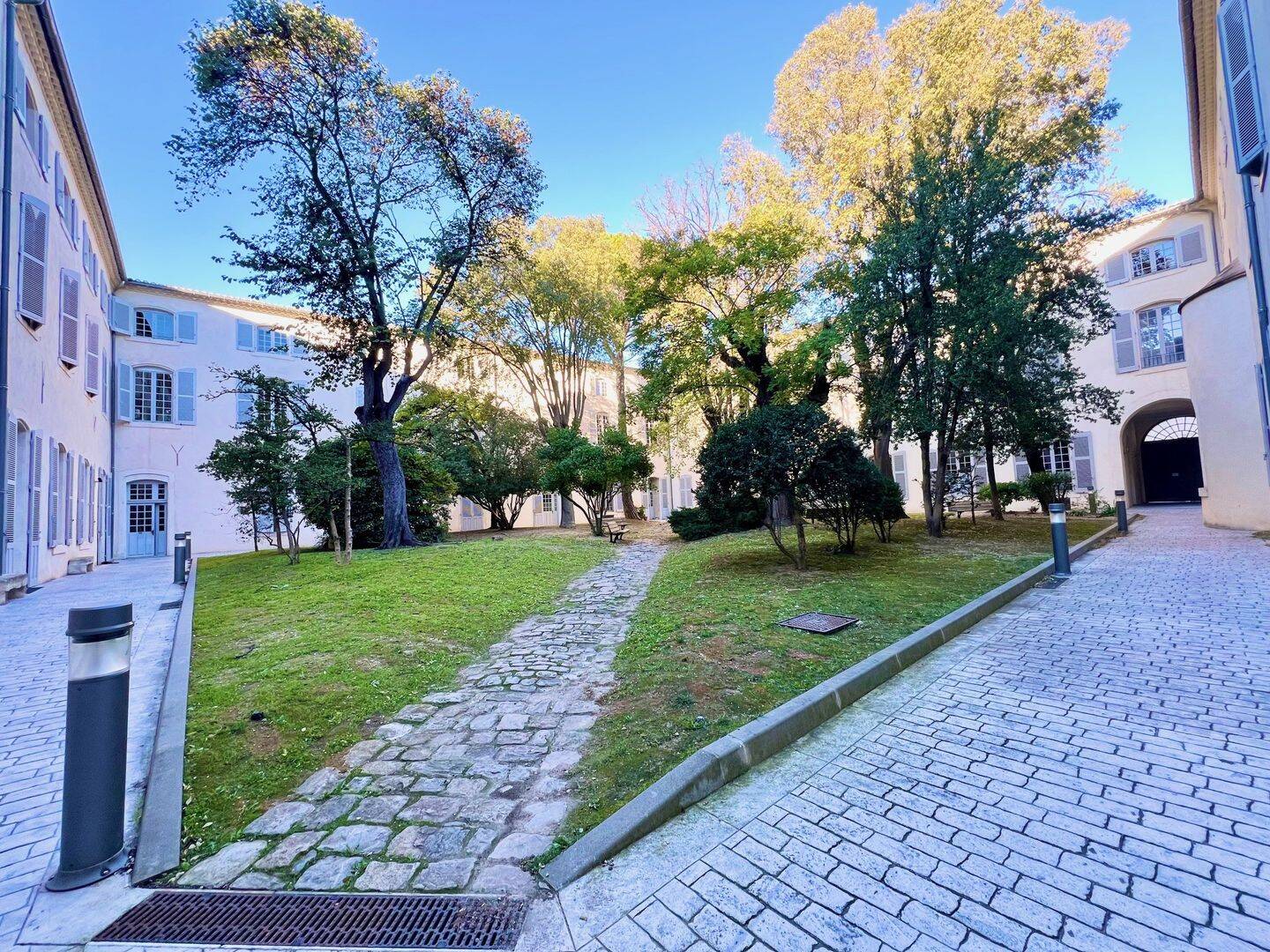 Appartement 3 pièces 87 m² · à Nîmes · 86,7 m² · 928 €
