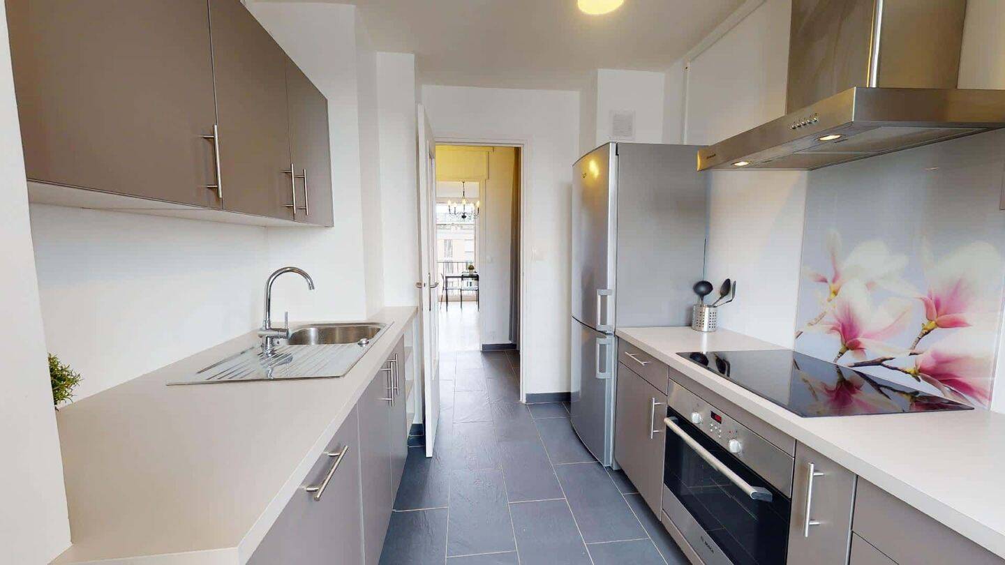 Room in Rue Francis de Pressensé, Villeurbanne for 69 m² with 3 — 8