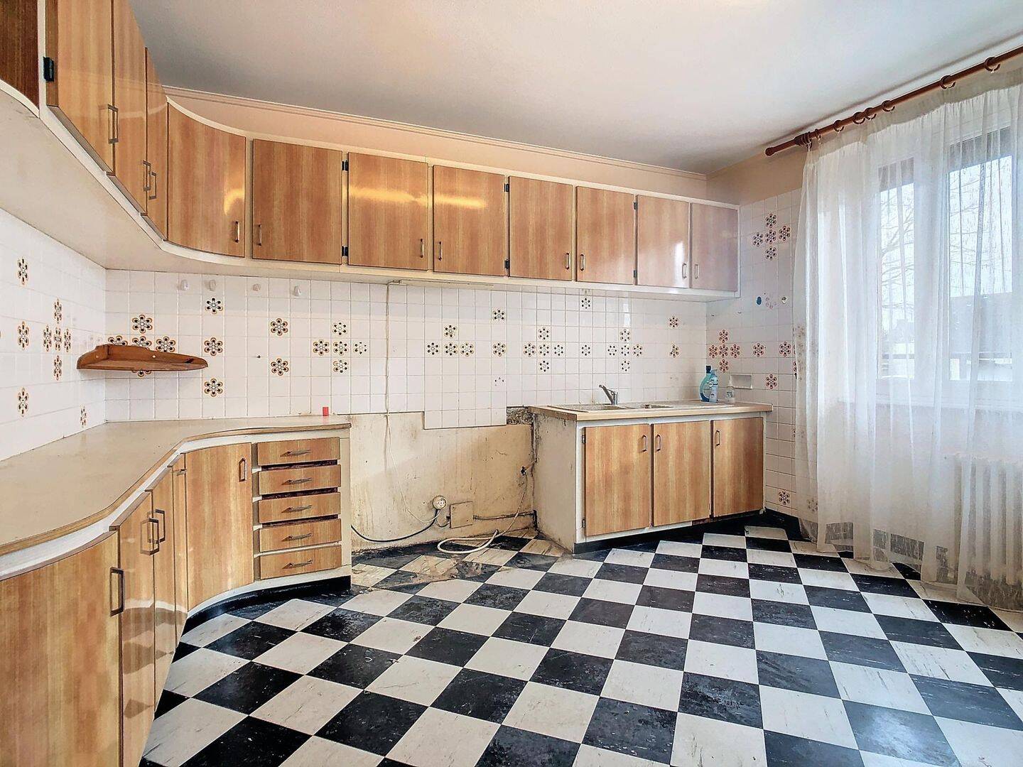 Maison 6 pièces 162 m² · à Plonéour-Lanvern · 162 m² · 127 000 €