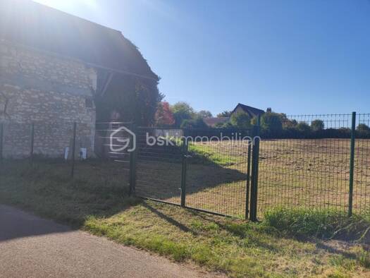 Terrain constructible viabilisé à vendre 66 000 € 2 514 m² de terrain Champlost 89210