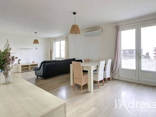 Appartement à louer 800 € 3 pièces 2 chambres 68 m² Étage 2/4 Montesoro Bastia 20600