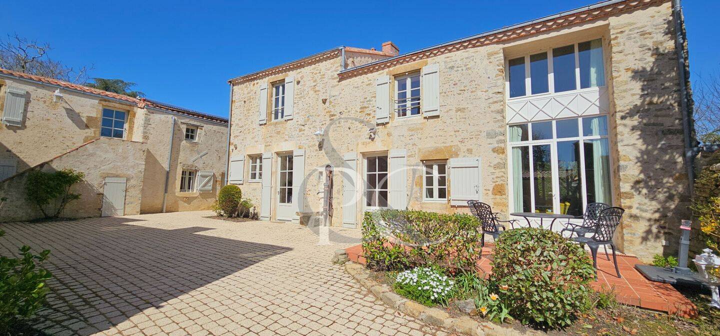 Maison 10 pièces 307 m² · à Talmont-Saint-Hilaire · 307 m² · 999 000 €