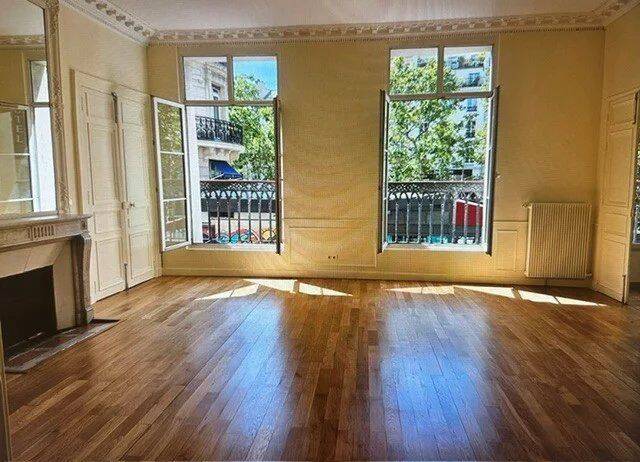 Appartement 4 pièces 113 m² · à Paris 10ème Arrondissement · 113,5 m² · 3 450 €/mois