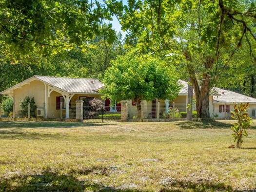 Maison à vendre 811 000 € 6 pièces 4 chambres 166 m² 43 588 m² de terrain Le Barp 33114