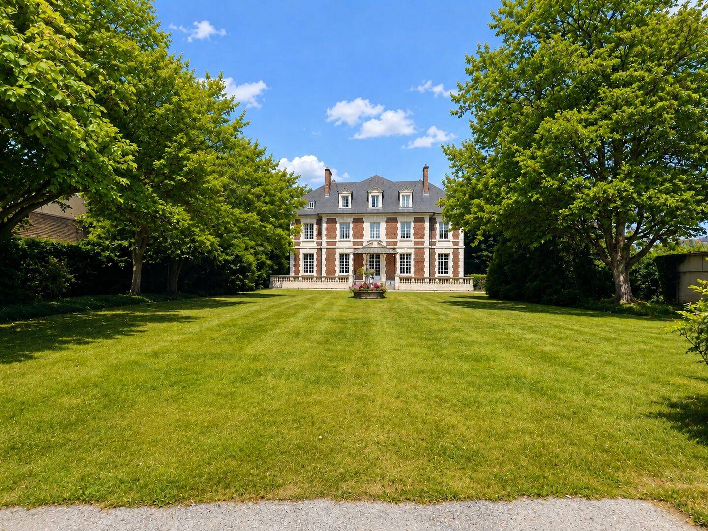 Maison 15 pièces 488 m² · à Villers-Bretonneux · 488 m² · 790 000 €