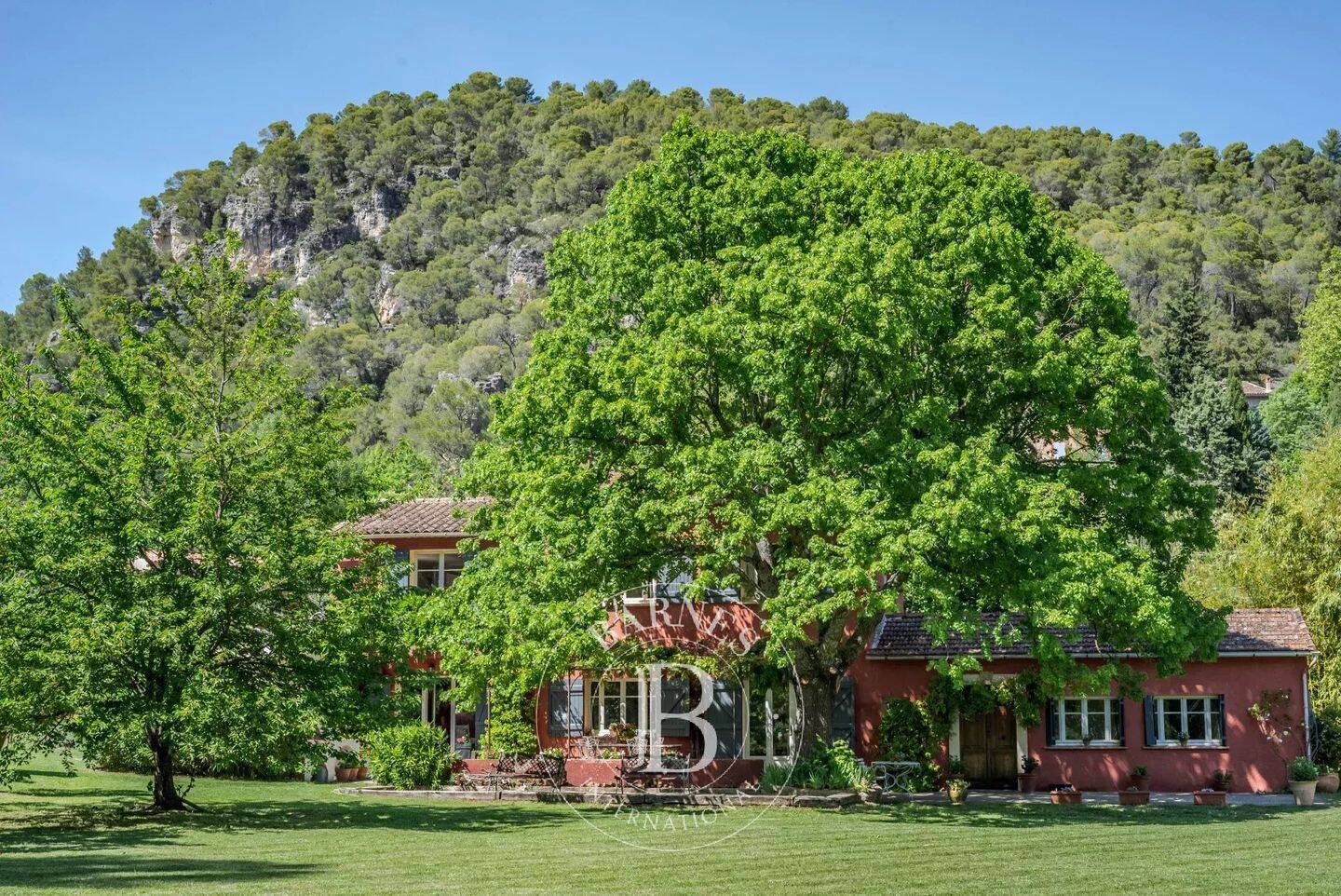 Maison 10 pièces 258 m² · à Salernes · 258 m² · 815 000 €