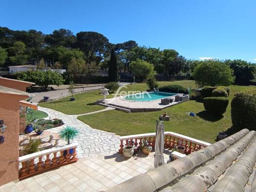 Villa à vendre 920 000 € 5 chambres 198 m² 4 216 m² de terrain Billette-La Foux Teissonniere Draguignan 83300