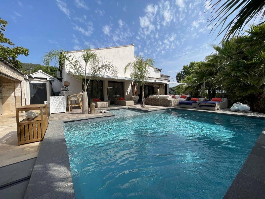 Maison 6 pièces 200 m² · à Le Beausset · 200 m² · 1 100 000 €