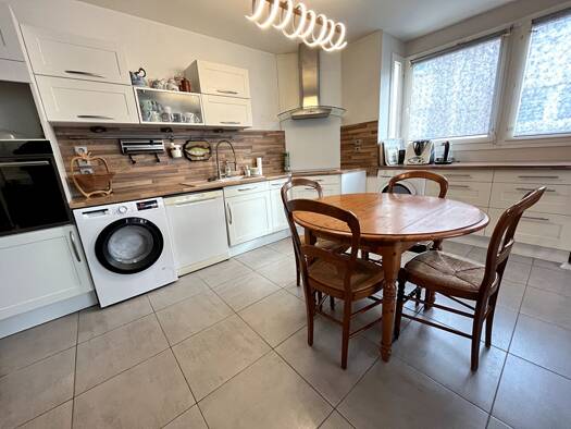 Duplex à vendre 335 000 € 4 pièces 3 chambres 93 m² Étage 2/3 La Sourderie-Nord Montigny-le-Bretonneux 78180