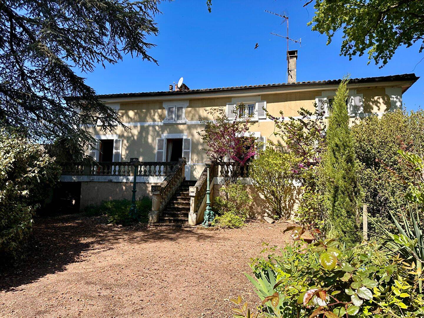 Maison 9 pièces 295 m² · à Porte des Pierres Dorées · 294,5 m² · 680 000 €