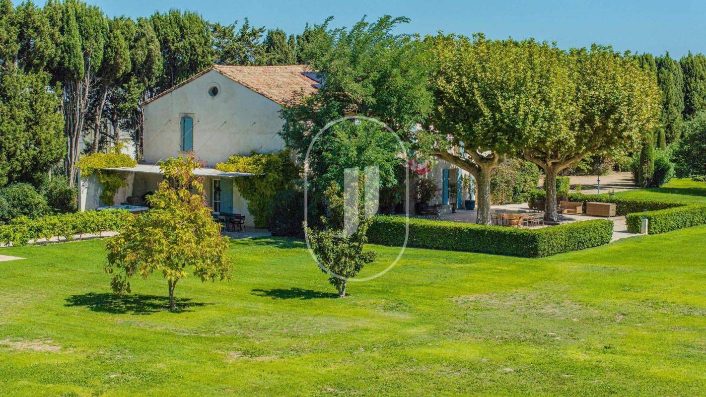 Maison 8 pièces 320 m² · à Eyragues · 320 m² · 1 900 000 €