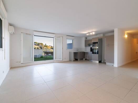 Appartement à louer 1 800 € 4 pièces 3 chambres 80,6 m² Étage 4/5 Fabron Nice 06200