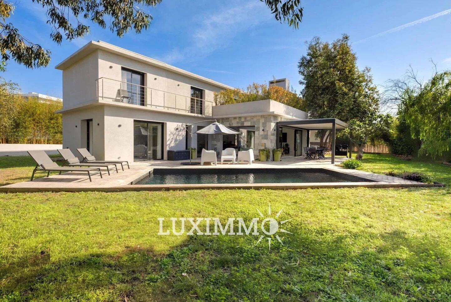 Maison 6 pièces 190 m² · à Mougins · 190 m² · 7 500 €