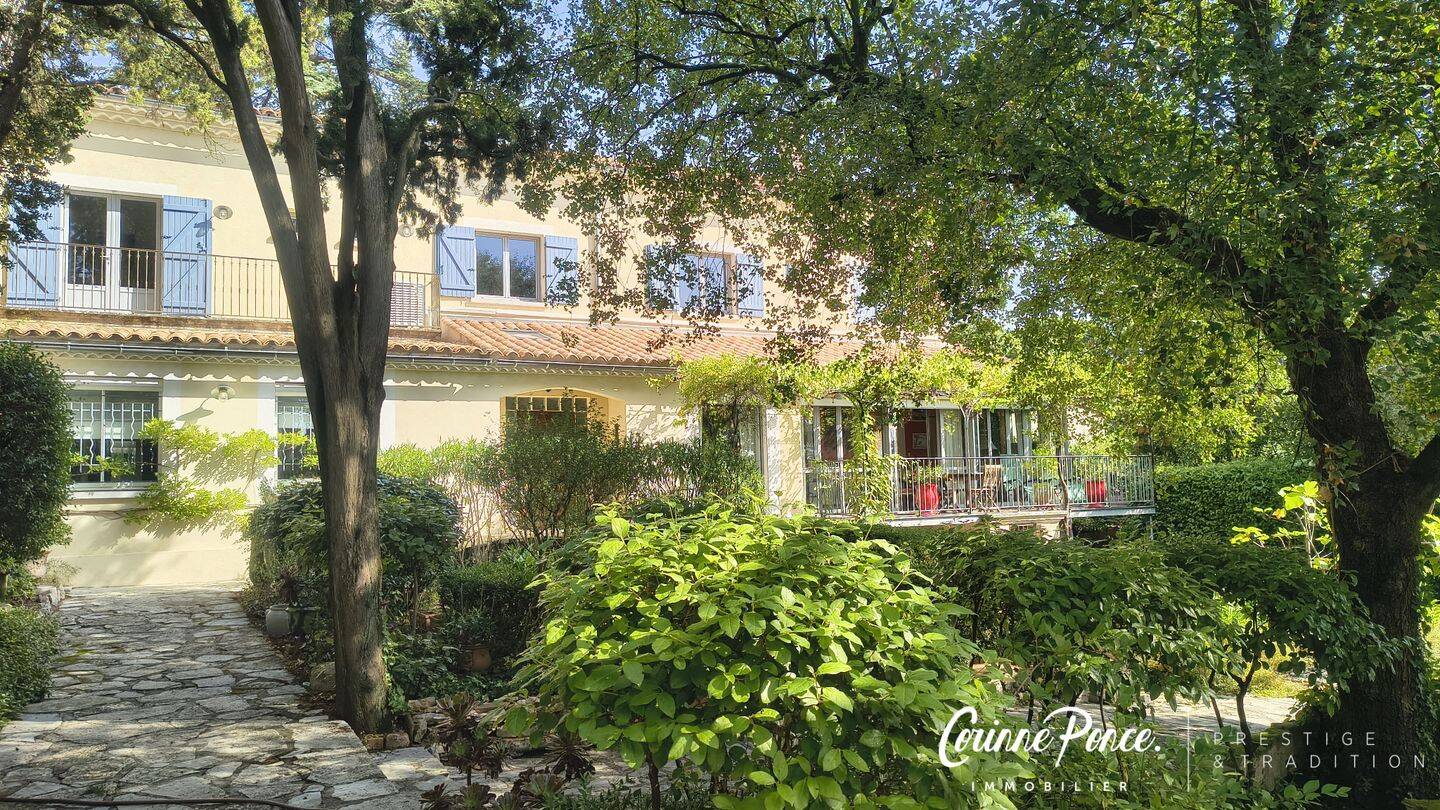 Maison 8 pièces 210 m² · à Nîmes · 210 m² · 850 000 €
