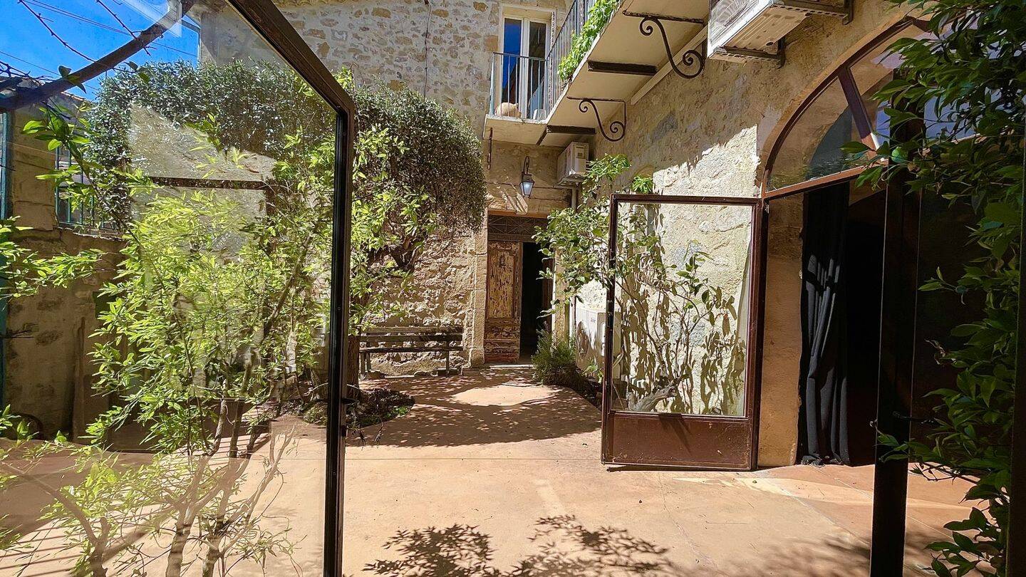Maison 8 pièces 406 m² · à Pomérols · 406 m² · 550 000 €