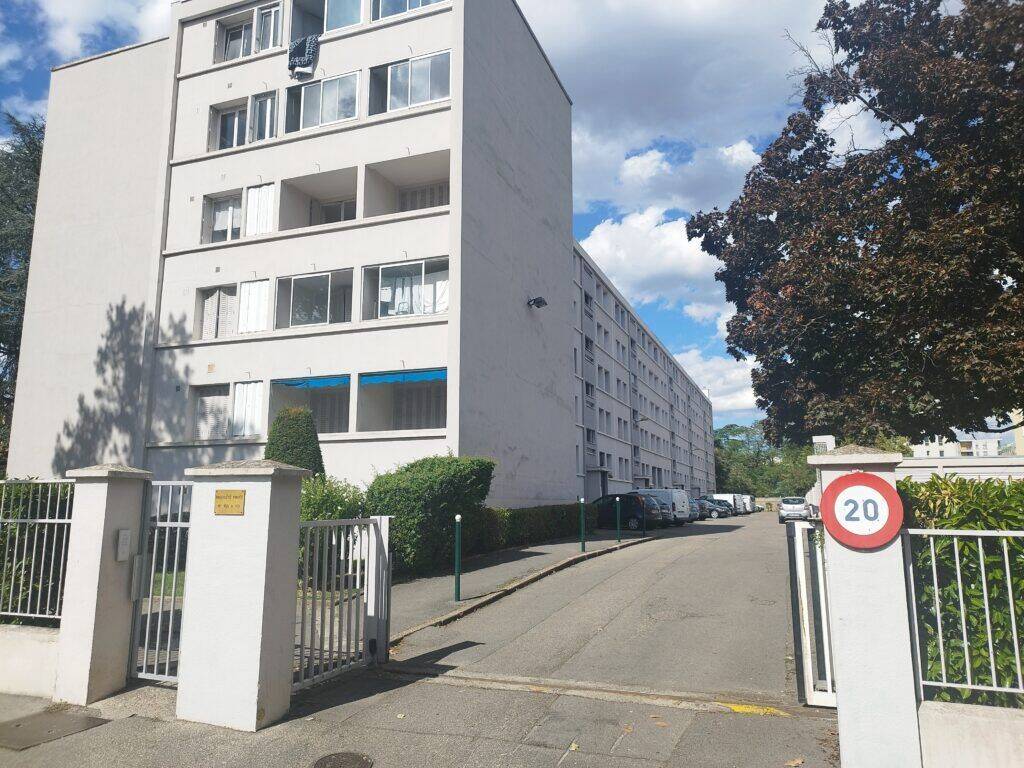Appartement 4 pièces 70 m² · à Lyon 8ème Arrondissement · 70 m² · 200 000 €