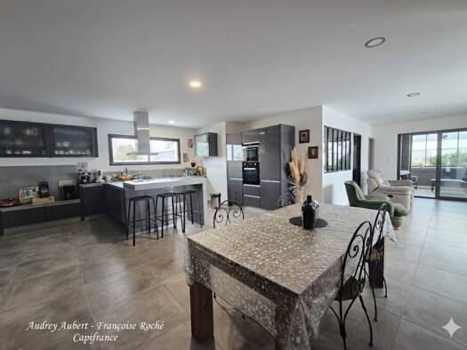 Maison de plain-pied à vendre 369 000 € 5 pièces 3 chambres 131 m² 592 m² de terrain Cabariot 17430