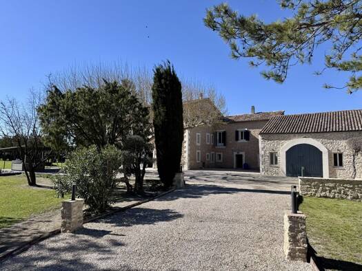 Villa à vendre 2 180 000 € 7 pièces 4 chambres 360 m² L'Isle-sur-la-Sorgue 84800
