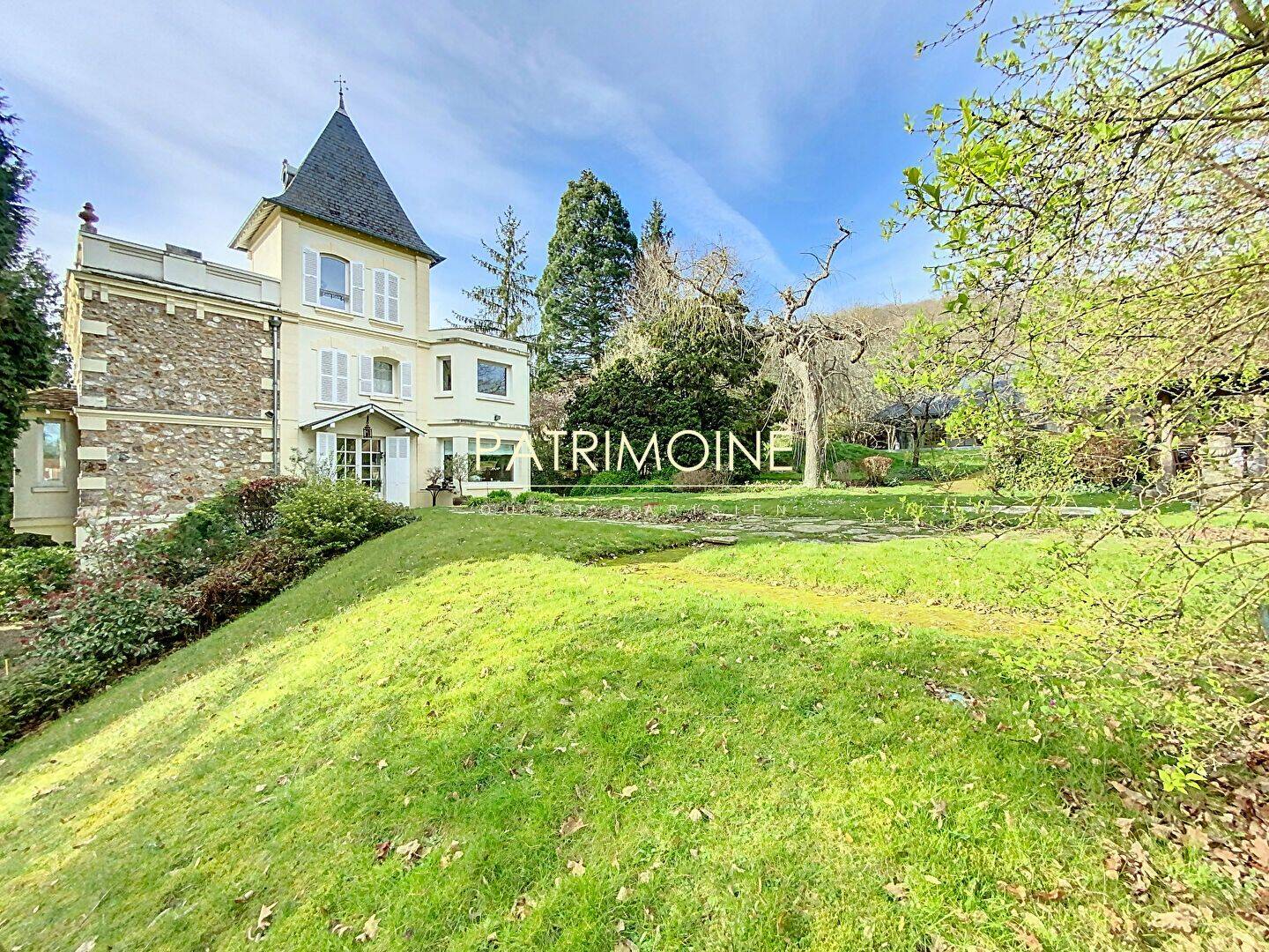 Maison 8 pièces 271 m² · à Saint-Rémy-lès-Chevreuse · 270,9 m² · 1 049 000 €