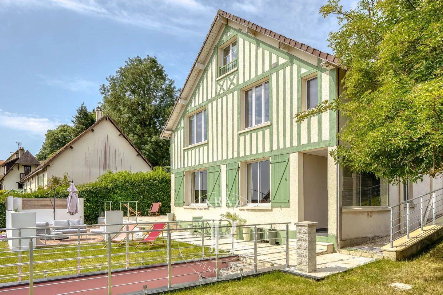 Maison 8 pièces 145 m² · à Saint-Arnoult · 145 m² · 895 000 €