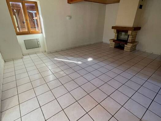 Appartement à louer 680 € 4 pièces 3 chambres 85 m² Étage 1/2 Cazals 46250