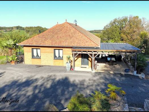 Maison à vendre 420 000 € 6 pièces 3 chambres 172 m² 5 376 m² de terrain Montamel 46310