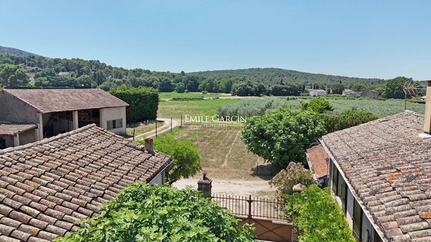 Maison 7 pièces 400 m² · à Taillades · 400 m² · 695 000 €
