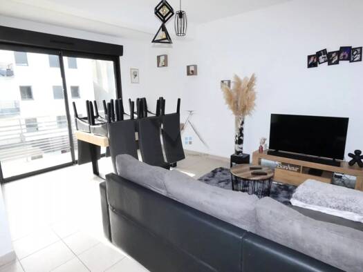 Appartement à louer 755 € 2 pièces 1 chambre 46 m² 3ème étage Les Blaches-Les Champs Montélimar 26200