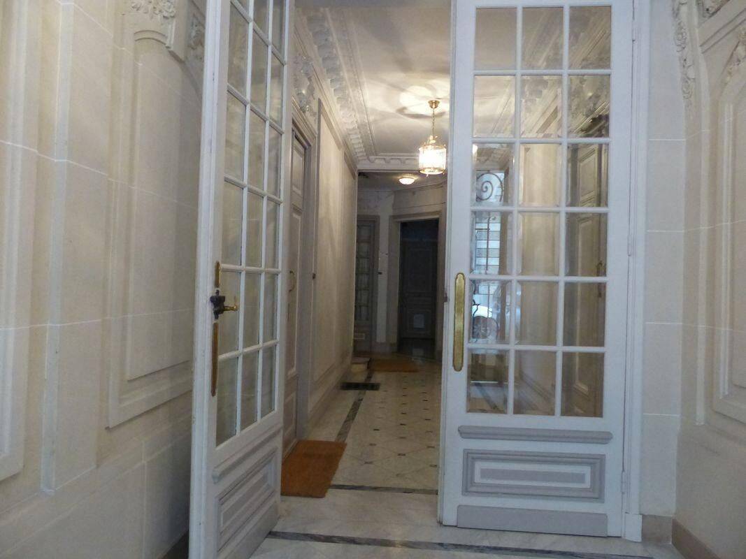 Appartement 2 pièces 37 m² · à Paris 18ème Arrondissement · 37 m² · 940 €