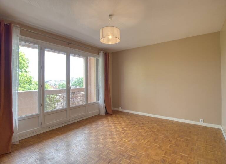 Appartement à vendre 145 000 € 2 pièces 1<br/>chambre 46 m²<br/>superficie 2/3<br/>étage Les Champs Thibaux Sartrouville 78500