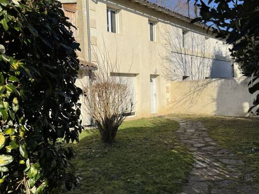 Maison à louer 1 000 € 4 pièces 3 chambres 97 m² disponible dès maintenant Lugon-et-l'Île-du-Carnay 33240