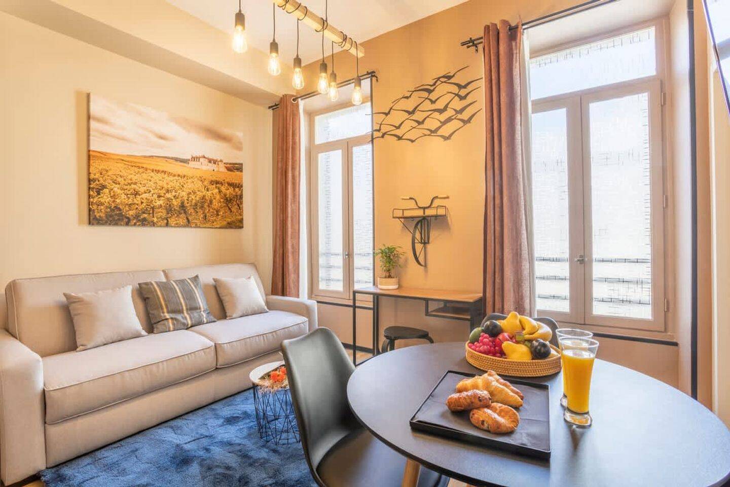 Appartement 2 pièces · à Marseille 1er Arrondissement · 2 048 €