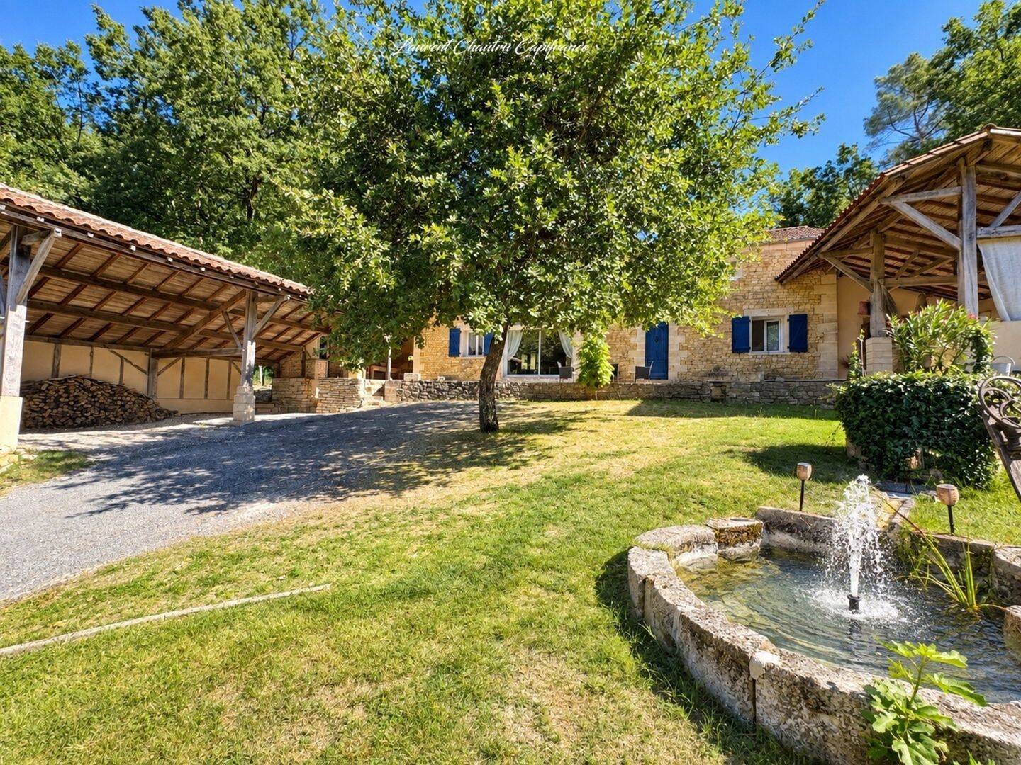 Maison 7 pièces 213 m² · à Bassillac Et Auberoche · 213 m² · 448 000 €