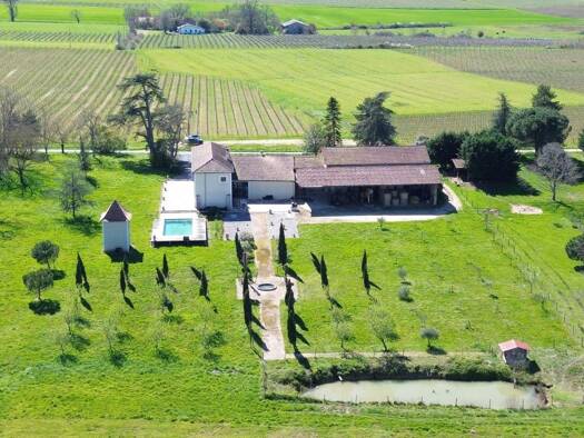 Demeure à vendre 1 180 000 € 10 pièces 7 chambres 375 m² 291 m² de terrain Ouest Condom 32100