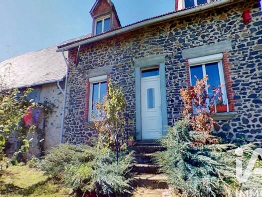 Maison à vendre 169 000 € 3 pièces 2 chambres 75 m² 4 635 m² de terrain Brageac 15700