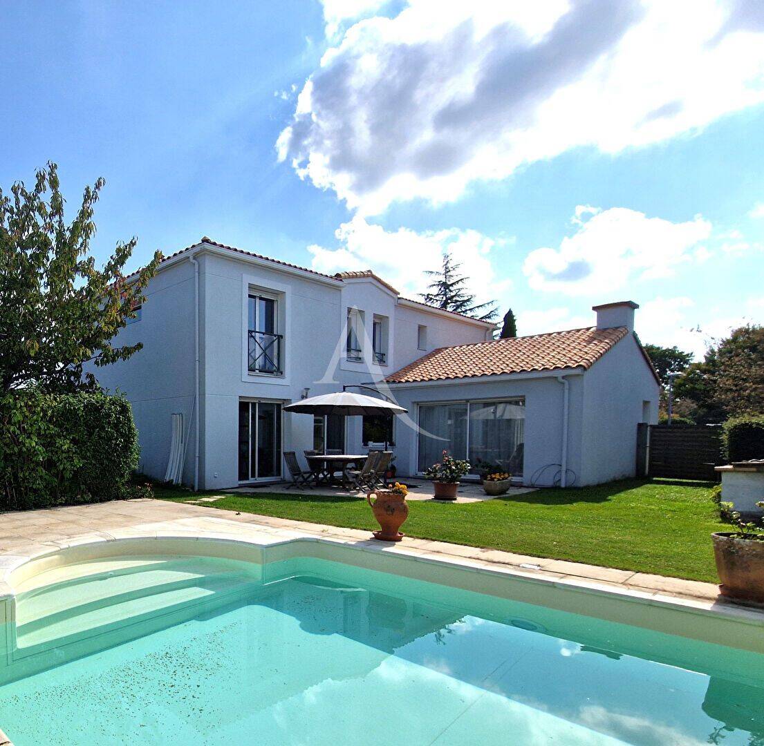 Maison 7 pièces 200 m² · à Saint-Sébastien-sur-Loire · 200 m² · 624 000 €