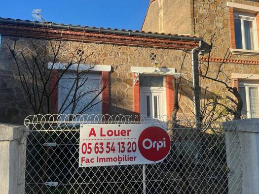 Maison à louer 580 € 2 pièces 1 chambre 57 m² 200 m² de terrain Centre Ville Carmaux 81400